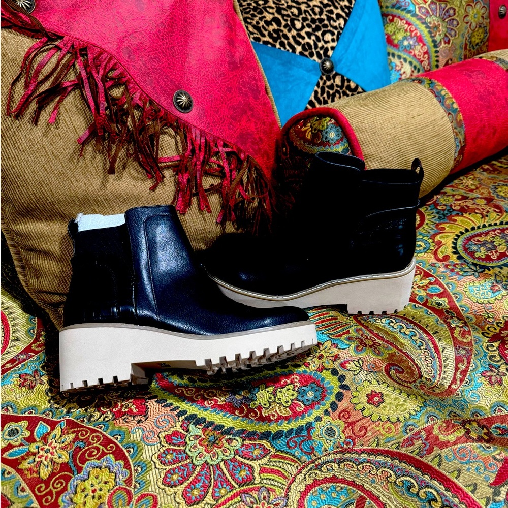 Ladies Dolce Vita boots brand new size 9. Very comfy! I bought two on accident!